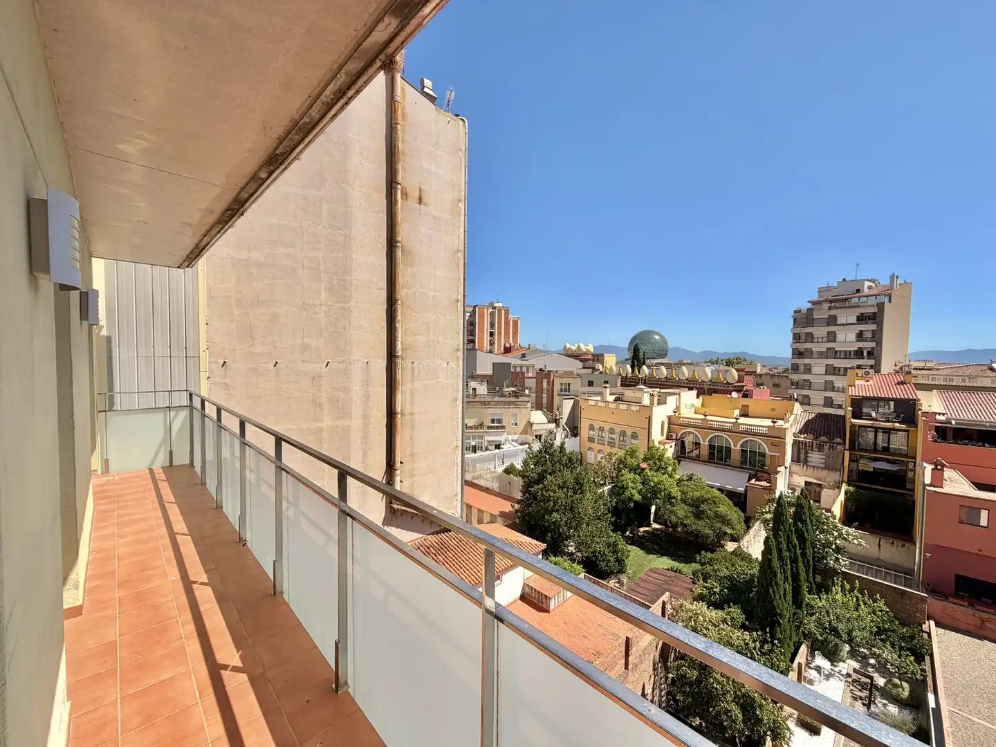 Vista exterior de Piso en venta en Figueres con Calefacción, Terraza y Horno