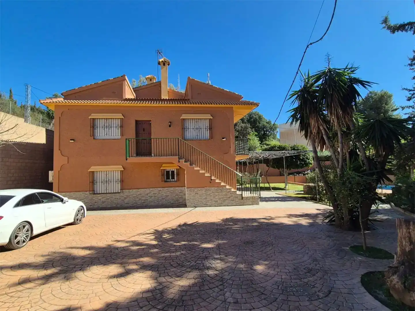 Vista exterior de Casa o xalet en venda en Cártama amb Aire condicionat, Piscina i Balcó