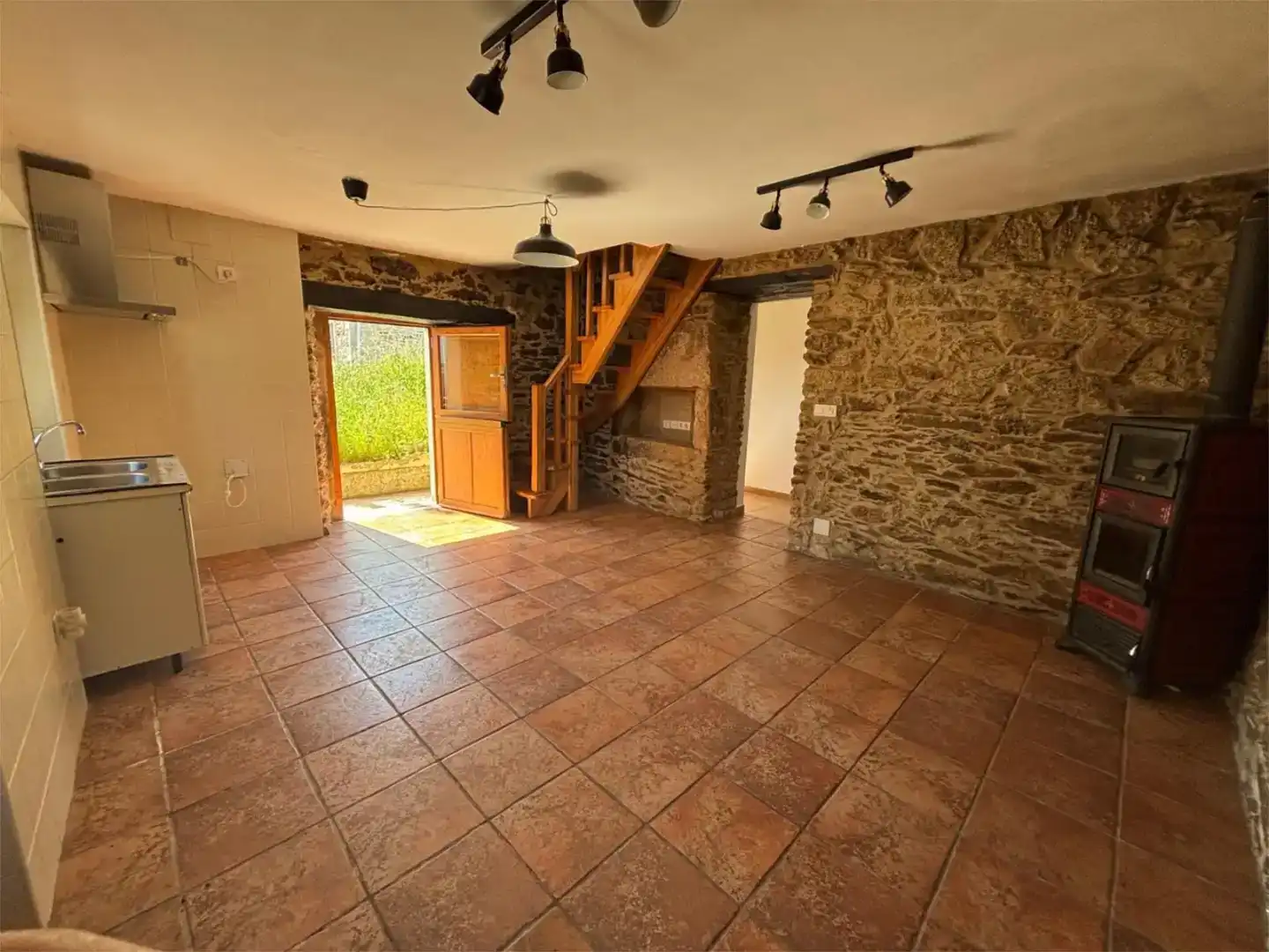 Casa adosada en venda en Guitiriz amb Jardí privat, Moblat i Forn
