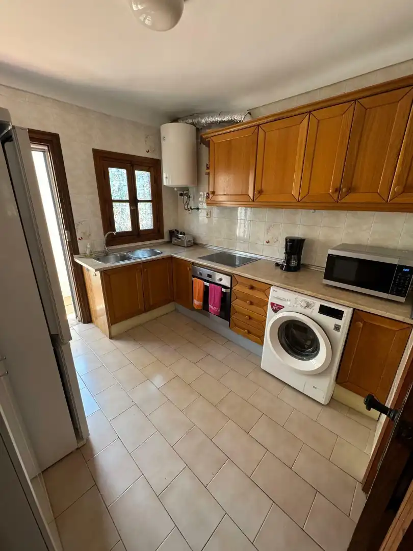Cuina de Casa adosada de lloguer en Vélez-Málaga amb Aire condicionat, Terrassa i Moblat