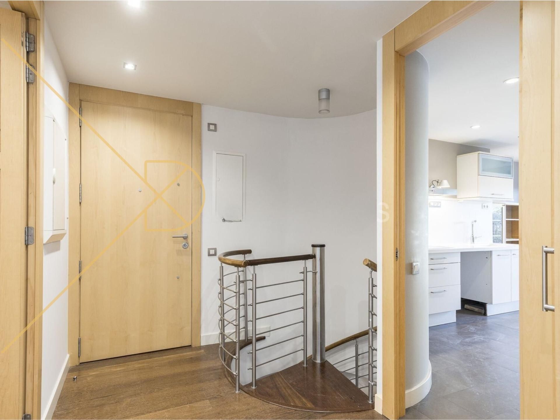 Flat for sale in  Barcelona Capital  with Air Conditioner, Private garden and Parquet flooring