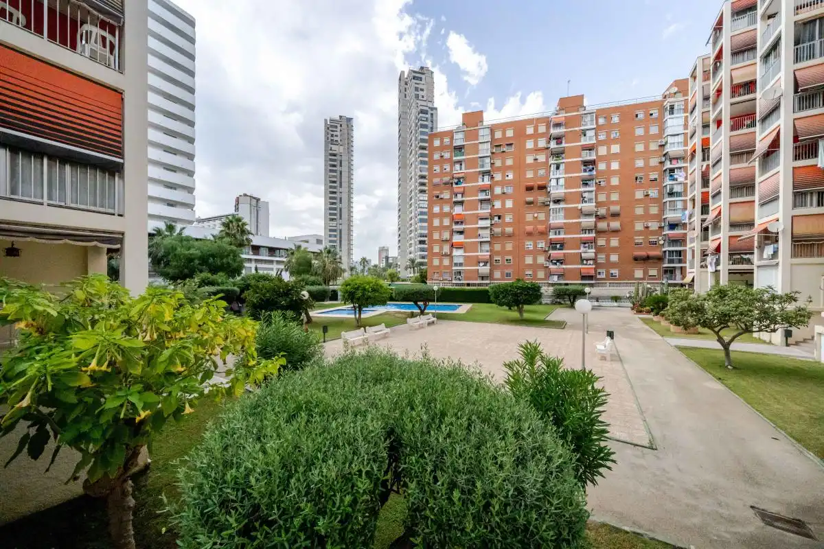 Vista exterior de Piso en venta en Benidorm con Aire acondicionado, Calefacción y Jardín privado