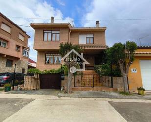 Vista exterior de Casa o xalet en venda en Mendavia amb Calefacció, Jardí privat i Parquet