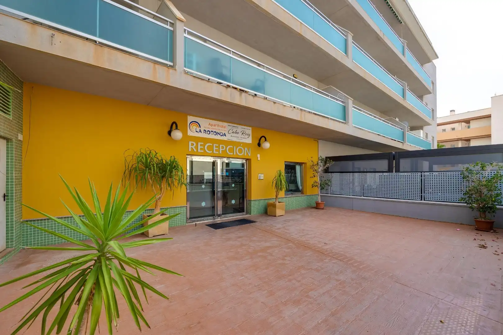Vista exterior de Piso en venta en Orihuela con Aire acondicionado, Amueblado y Piscina comunitaria