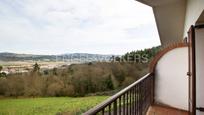 Vista exterior de Casa o xalet en venda en Sondika amb Aire condicionat, Calefacció i Jardí privat