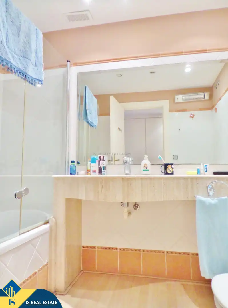 Bathroom of Houses for sale in Alicante / Alacant  with Terrace, Swimming Pool and Furnished