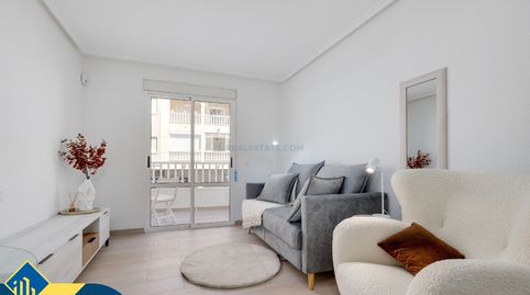 Apartamento reformado con piscina comunitaria, en la provincia de Alicante, en la ciudad de Torrevieja. 1 habitación | 50 m² | 800, imatge 4