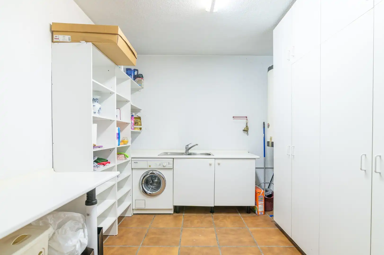 Küche von Einfamilien-Reihenhaus zum Verkauf in Valle de Egüés / Eguesibar mit Klimaanlage, Heizung und Privatgarten