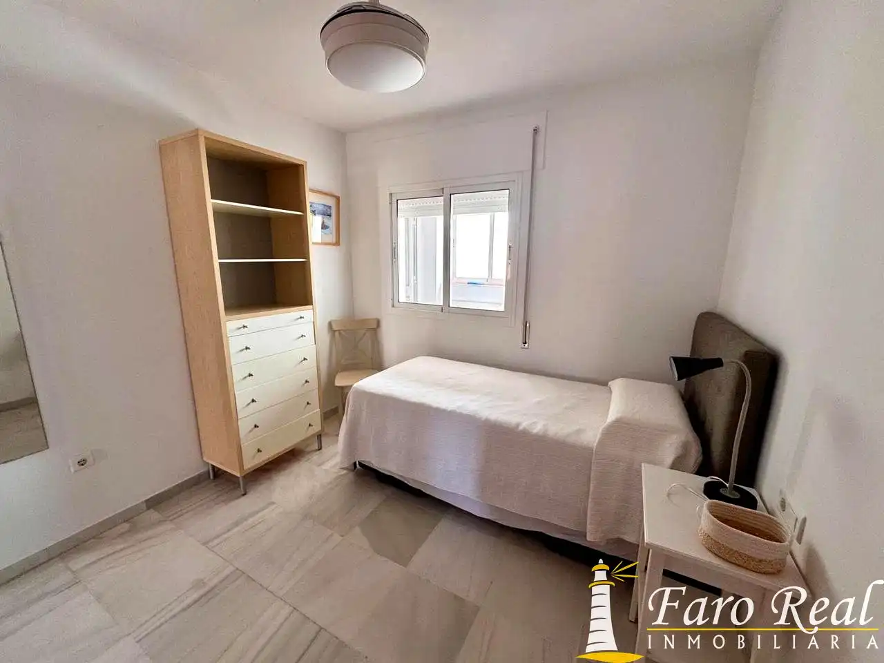 Dormitori de Àtic de lloguer en Sanlúcar de Barrameda amb Aire condicionat, Terrassa i Moblat