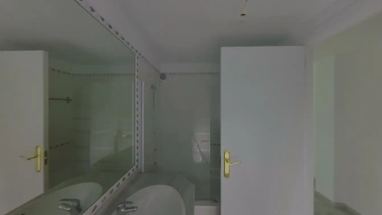 Baño de Piso en venta en Marbella con Piscina
