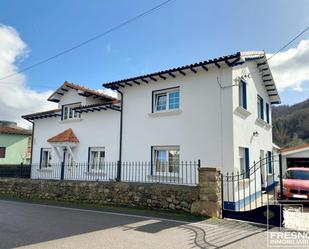 Vista exterior de Casa o xalet en venda en Cieza (Cantabria) amb Calefacció, Jardí privat i Parquet