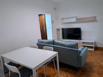Sala d'estar de Pis de lloguer en  Zaragoza Capital amb Calefacció, Parquet i Moblat