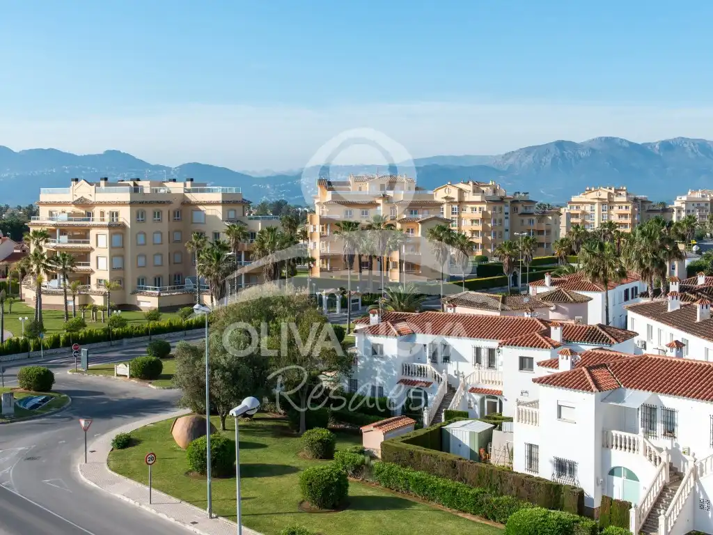 Vista exterior de Apartamento en venta en Oliva con Terraza, Piscina y Amueblado