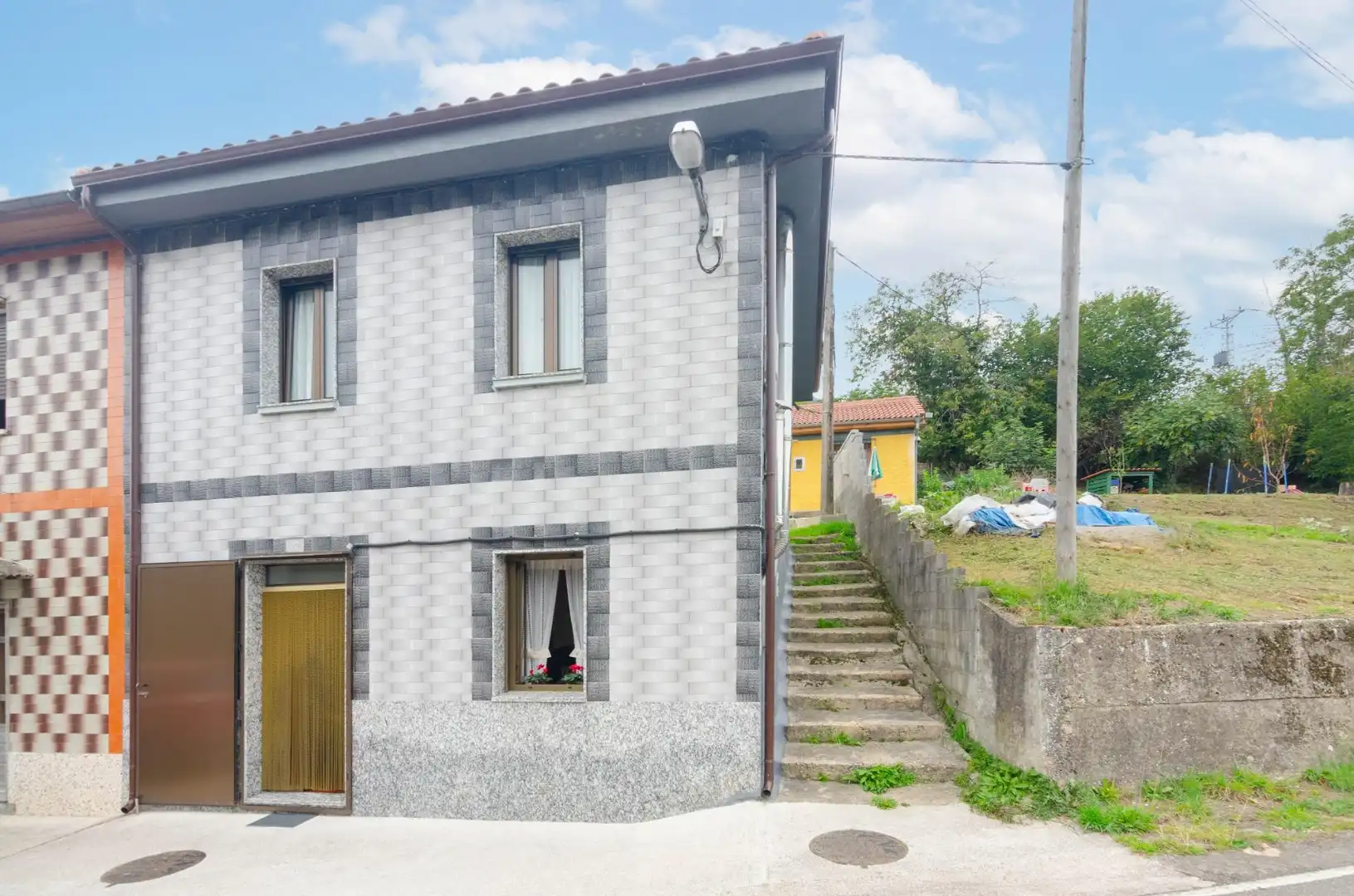 Vista exterior de Finca rústica en venda en Mieres (Asturias) amb Jardí privat i Moblat