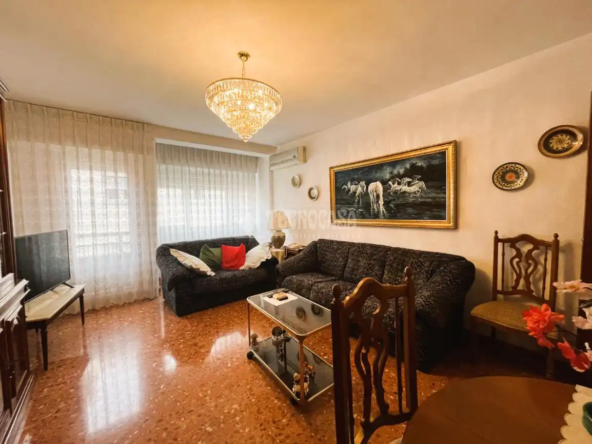 Wohnzimmer von Wohnung zum Verkauf in Zaragoza mit Klimaanlage, Heizung und Balkon