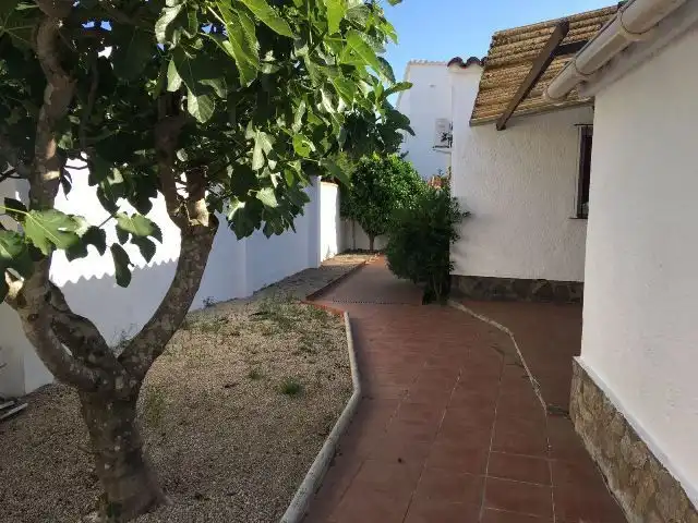 Vista exterior de Casa o xalet en venda en Empuriabrava