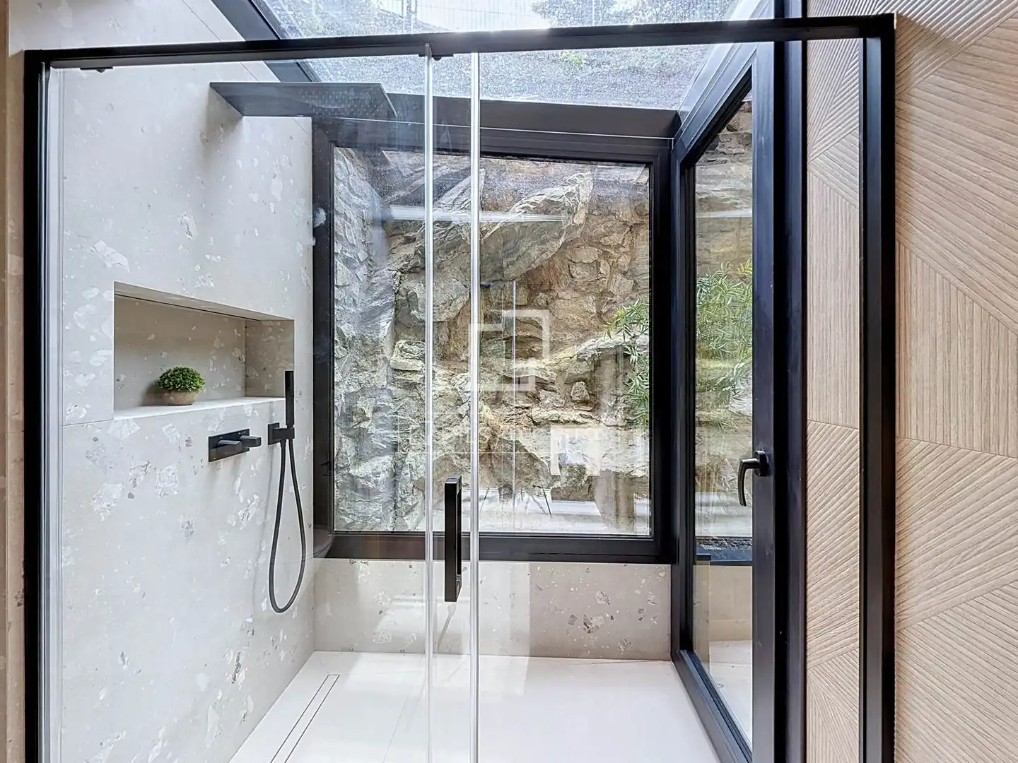 Bany de Casa o xalet en venda en Madrid amb Calefacció, Jardí privat i Parquet