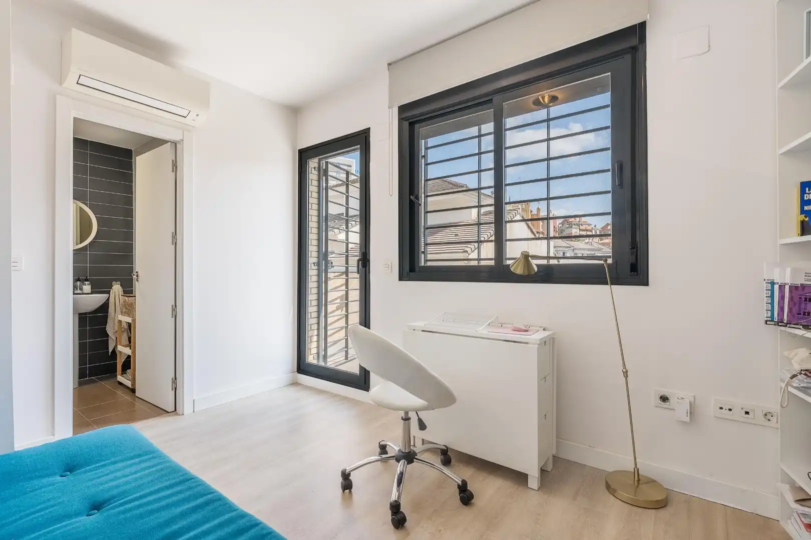 Habitación de Casa adosada en venta en Granada con Jardín privado y Balcón