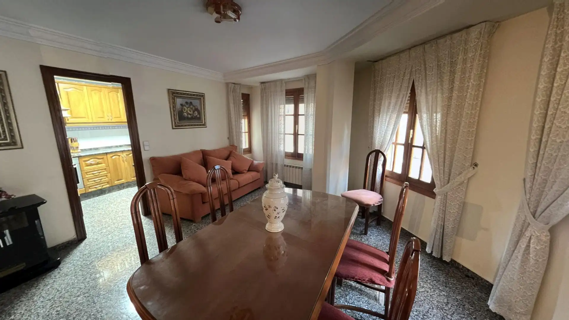 Comedor de Casa adosada en venta en Utiel con Calefacción, Amueblado y Balcón
