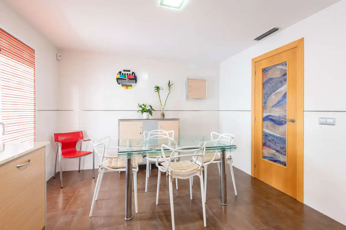 Comedor de Casa adosada en venta en Les Alqueries / Alquerías del Niño Perdido con Aire acondicionado, Calefacción y Jardín privado