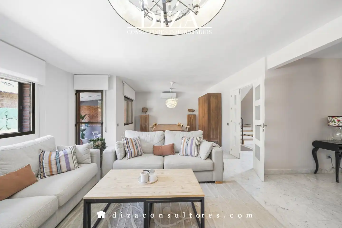 Living room of Houses for sale in Madrid  with Air Conditioner, Heating and Terrace