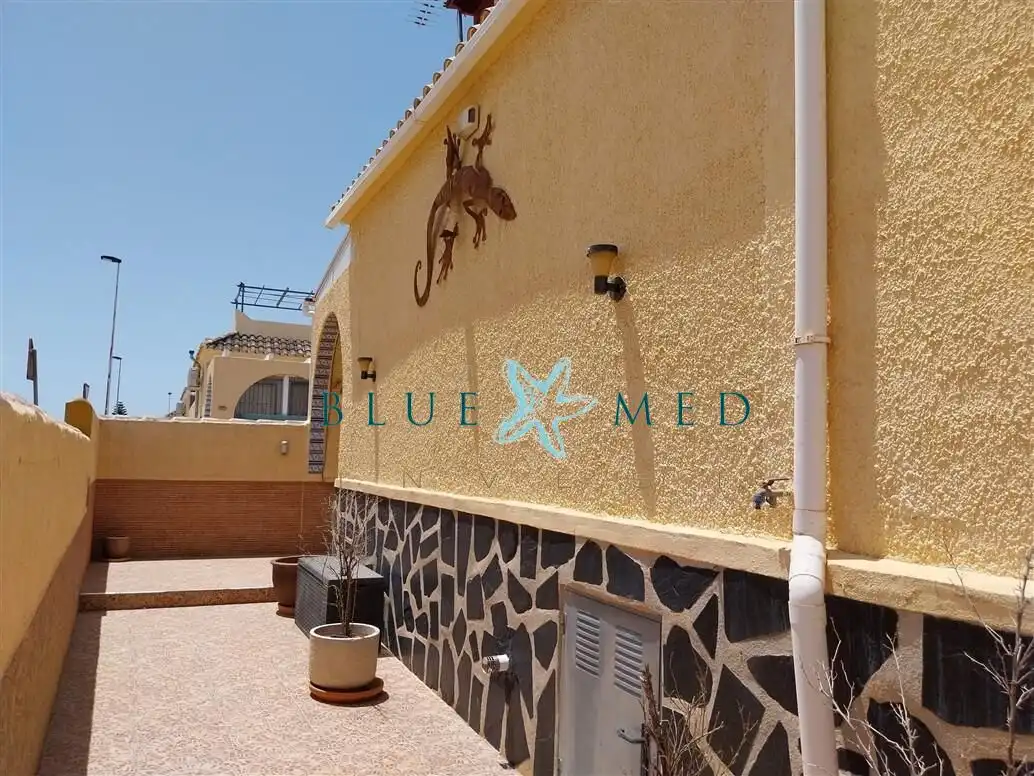 Vista exterior de Casa o xalet en venda en Mazarrón amb Aire condicionat, Calefacció i Jardí privat