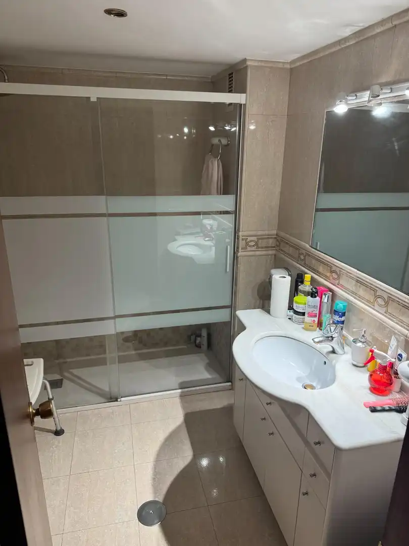 Bathroom of Flat for sale in Sevilla  with Air Conditioner and Furnished