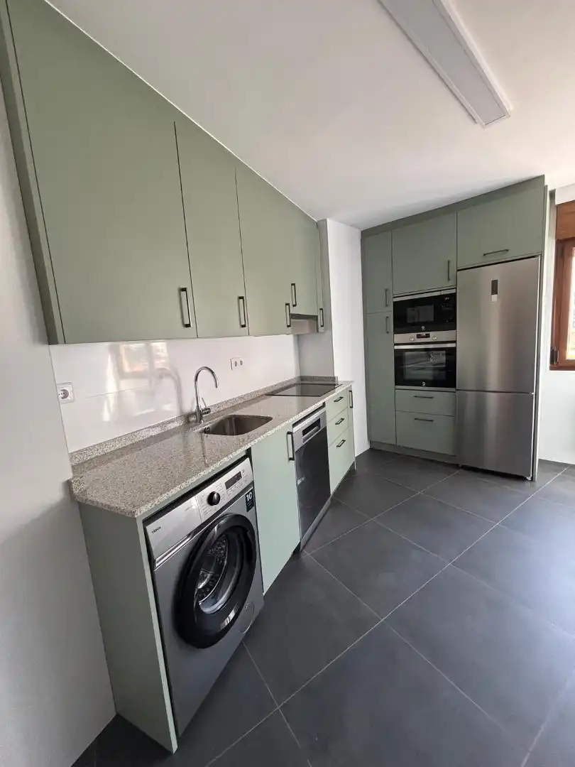 Kitchen of Flat for rent in Oviedo   with Heating, Parquet flooring and Oven