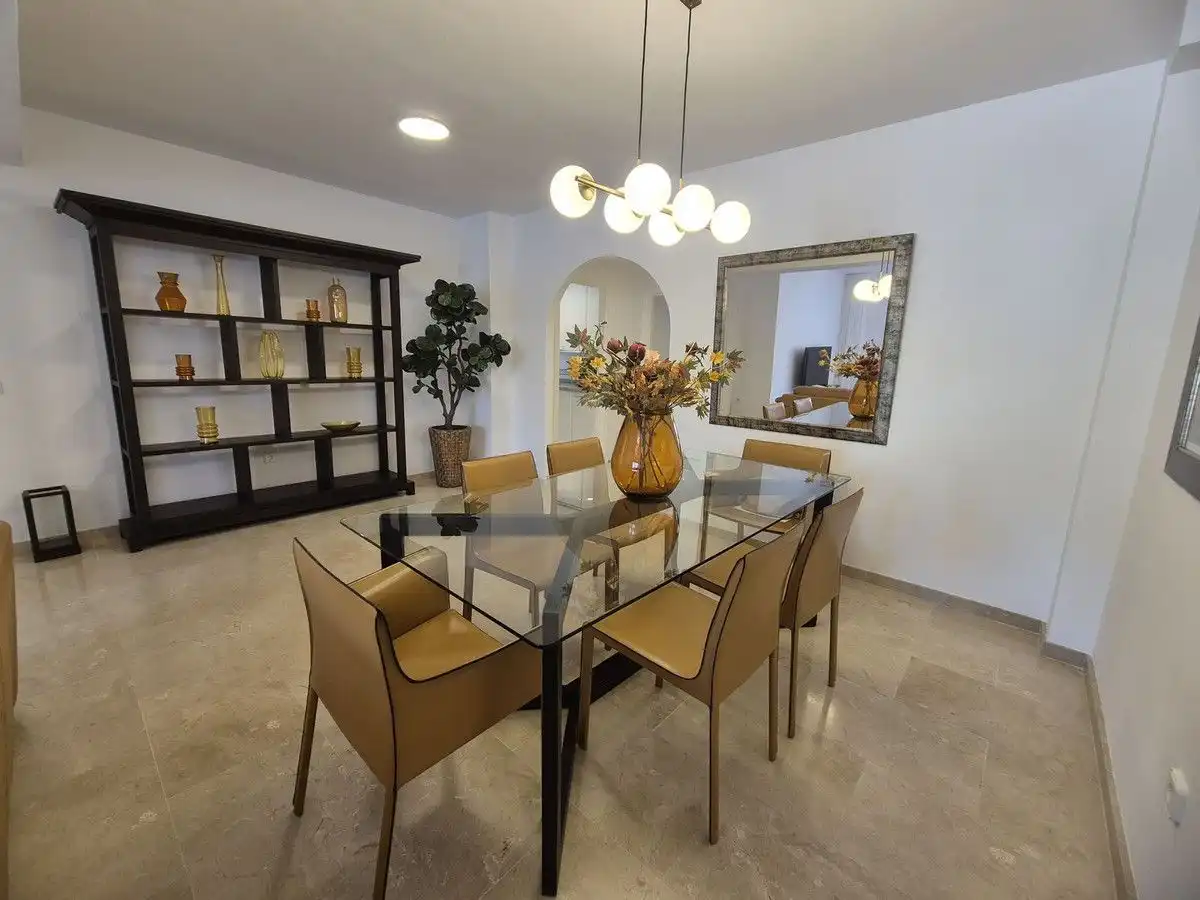 Menjador de Apartament de lloguer en Marbella amb Aire condicionat, Calefacció i Terrassa