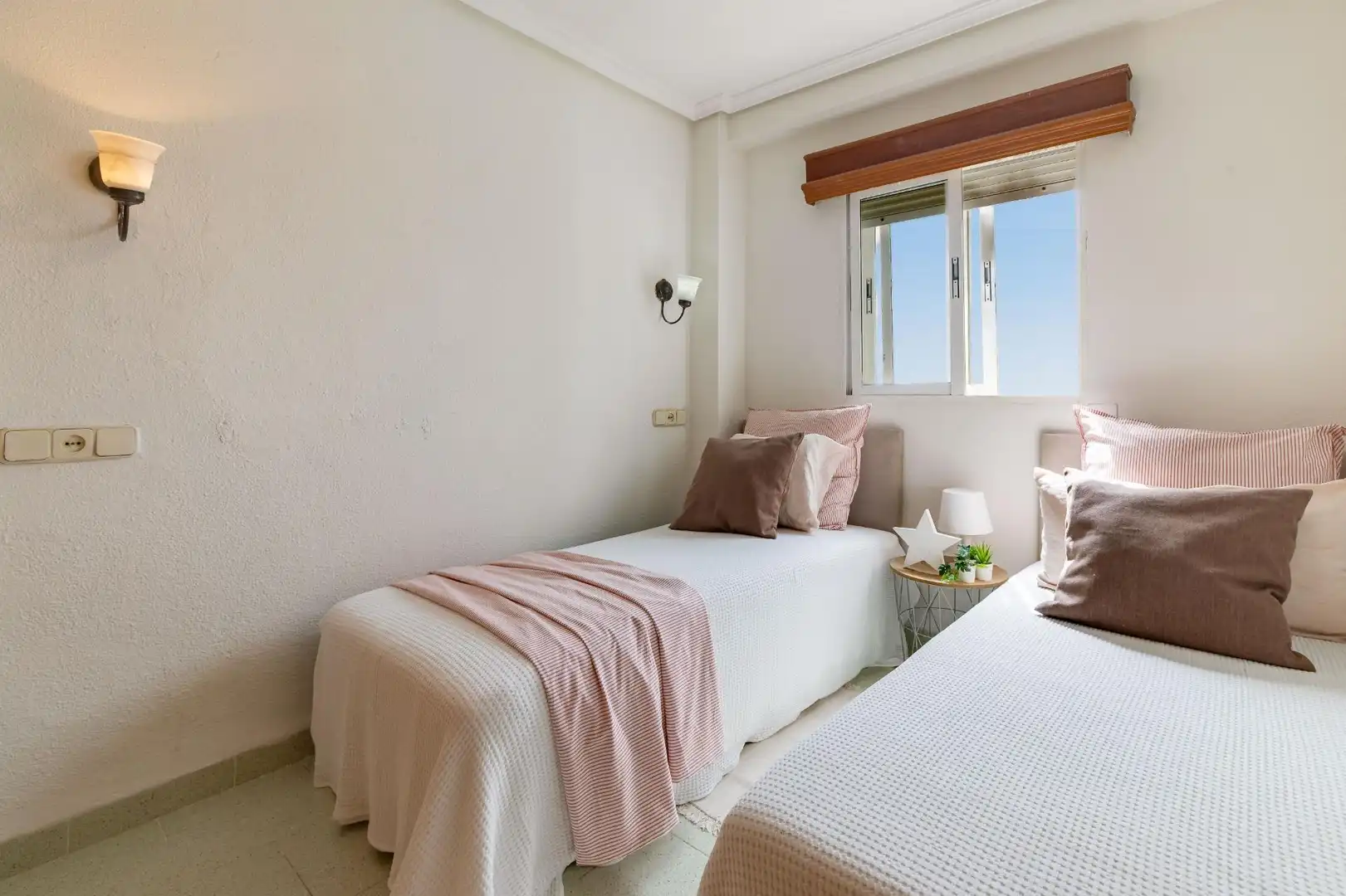 Habitación de Apartamento en venta en Valencia con Jardín privado y Piscina comunitaria