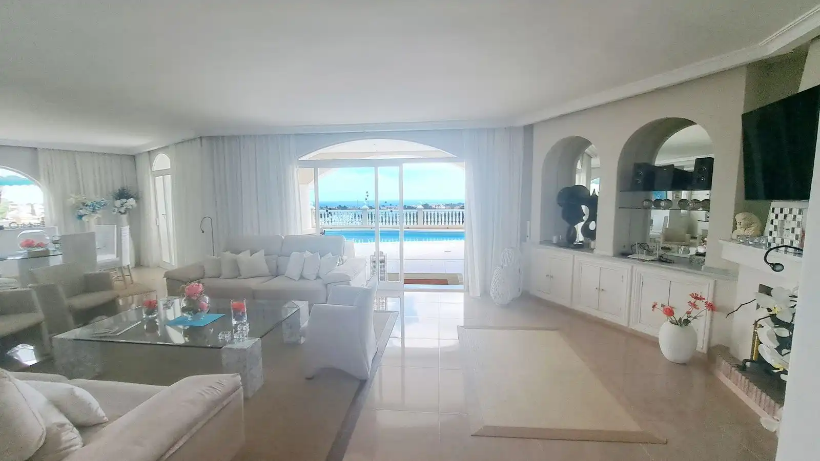 Chalet con piscina en venta en La Quinta, imagen 3