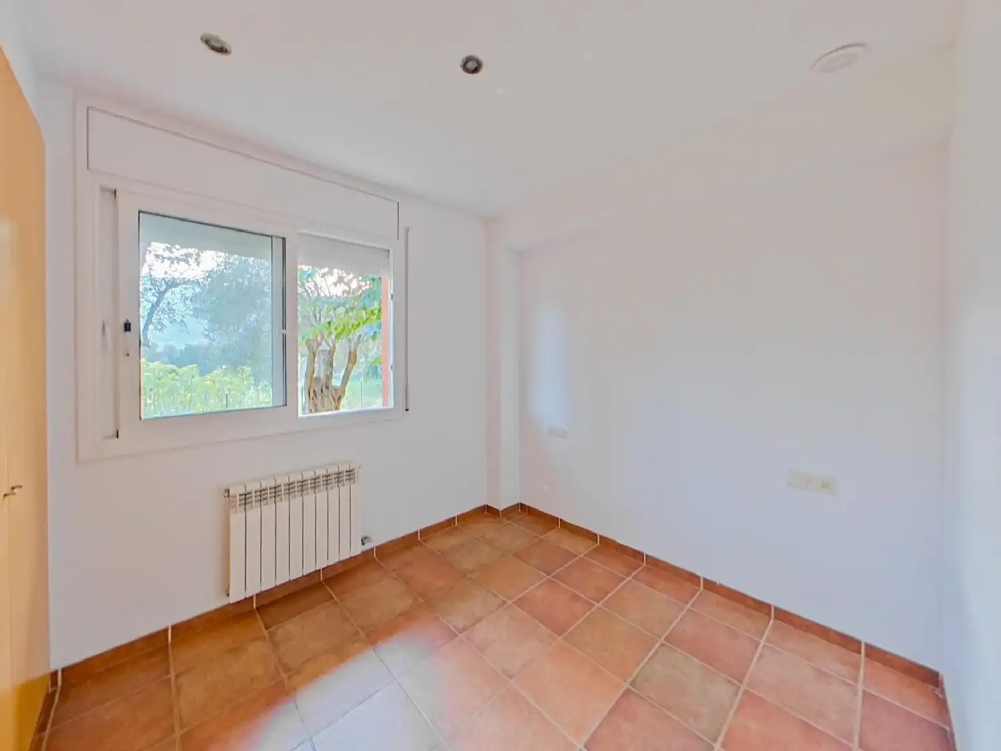 Bedroom of Houses for sale in Montagut i Oix