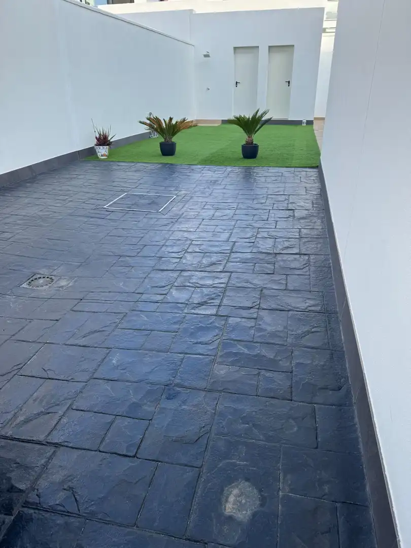 Terrassa de Casa adosada en venda en Dos Hermanas amb Aire condicionat, Calefacció i Jardí privat