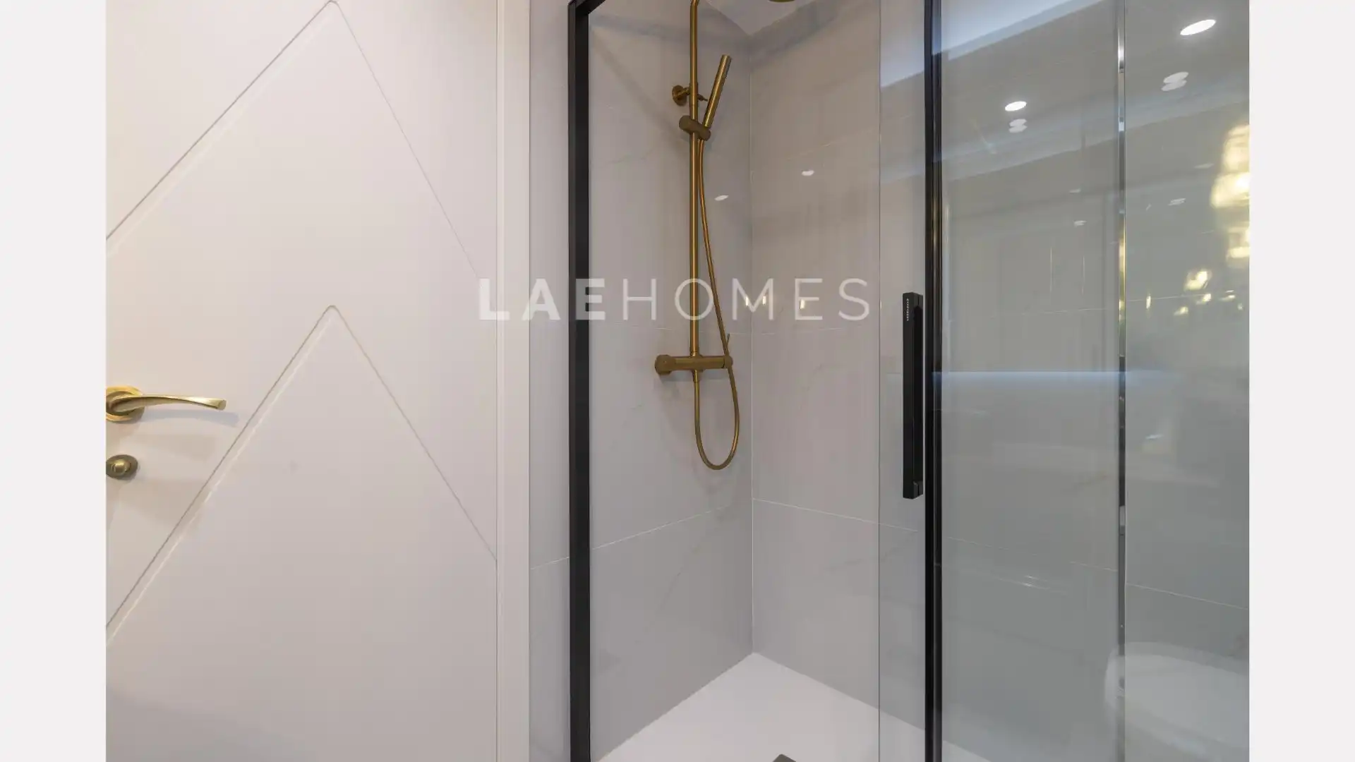 Badezimmer von Dachboden zum Verkauf in Marbella mit Terrasse