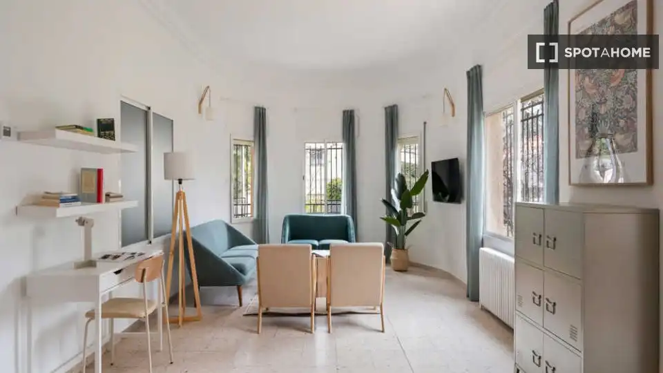 Sala de estar de Piso para compartir en Madrid con Aire acondicionado, Terraza y Amueblado