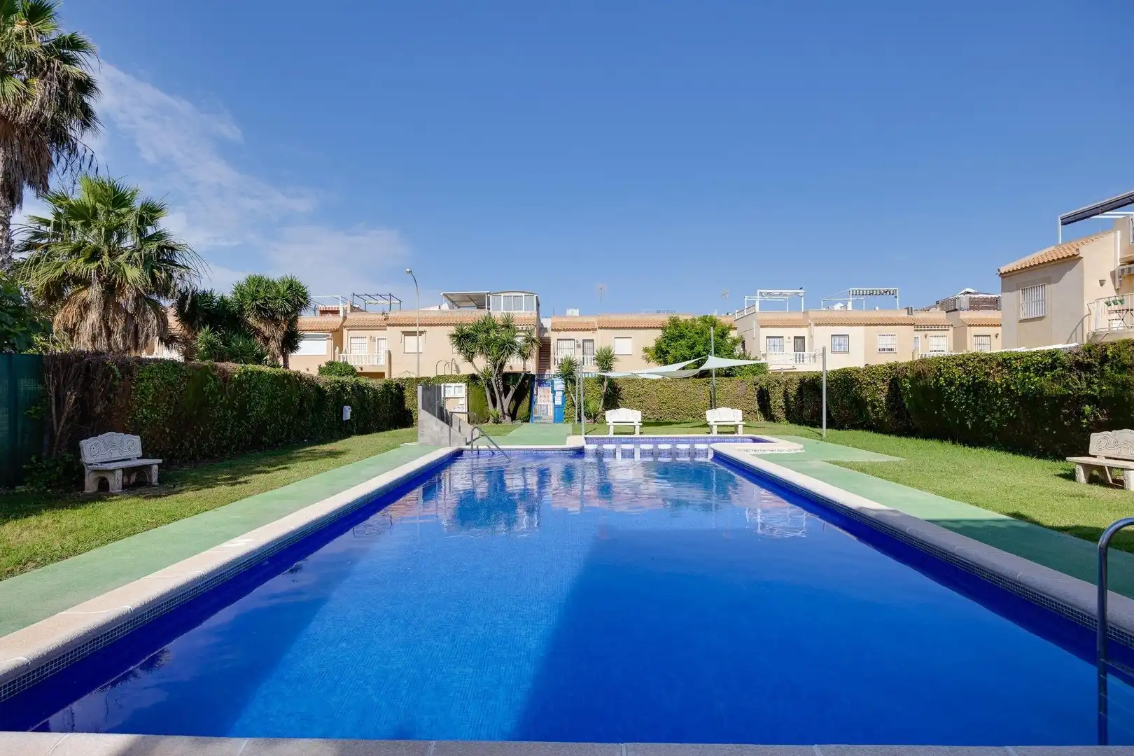 Piscina de Casa o xalet en venda en Torrevieja amb Aire condicionat, Piscina i Moblat