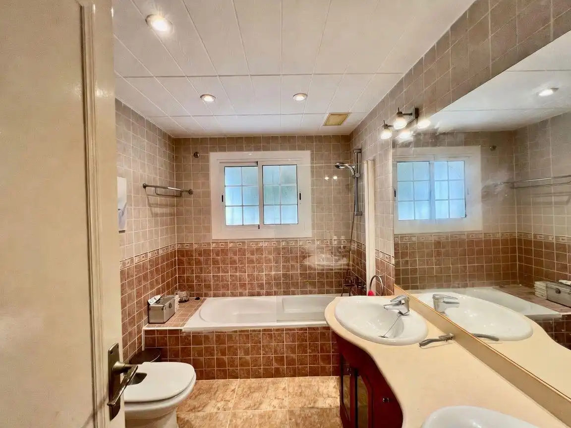 Bathroom of Houses for sale in Roda de Berà  with Heating, Private garden and Terrace