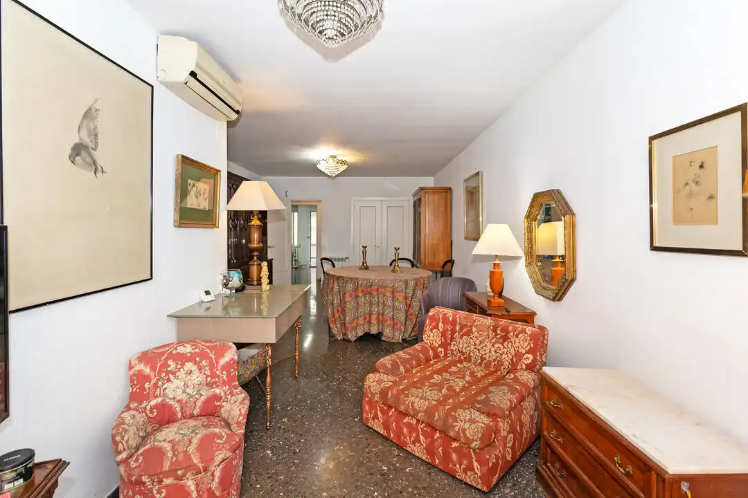 Piso con ascensor en venta en C. Julián Peña, imagen 3