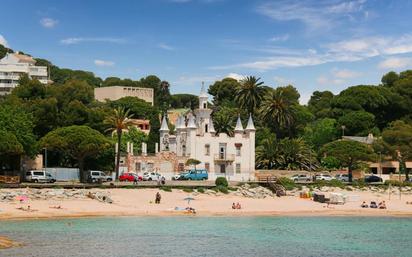 Vista exterior de Casa o xalet en venda en Sant Feliu de Guíxols amb Jardí privat i Terrassa