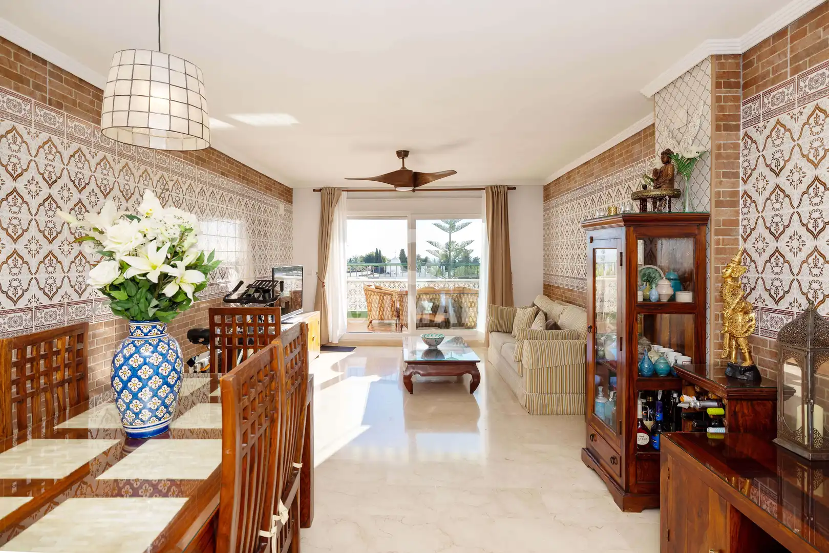 Sala d'estar de Apartament en venda en Marbella amb Calefacció, Traster i Piscina