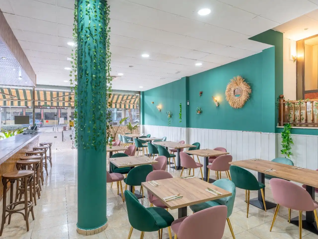 Local comercial en traspàs a Av dels reis catolics 117, imagen 4
