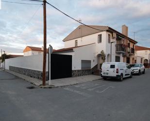 Vista exterior de Casa o xalet en venda en Cijuela amb Aire condicionat, Piscina i Balcó