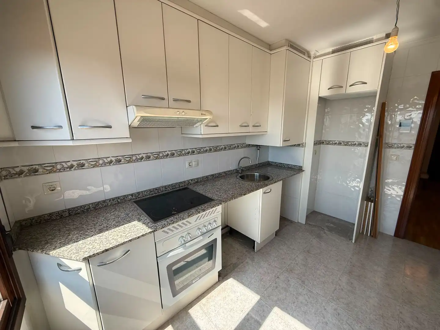 Cocina de Piso en venta en Oviedo  con Calefacción y Trastero