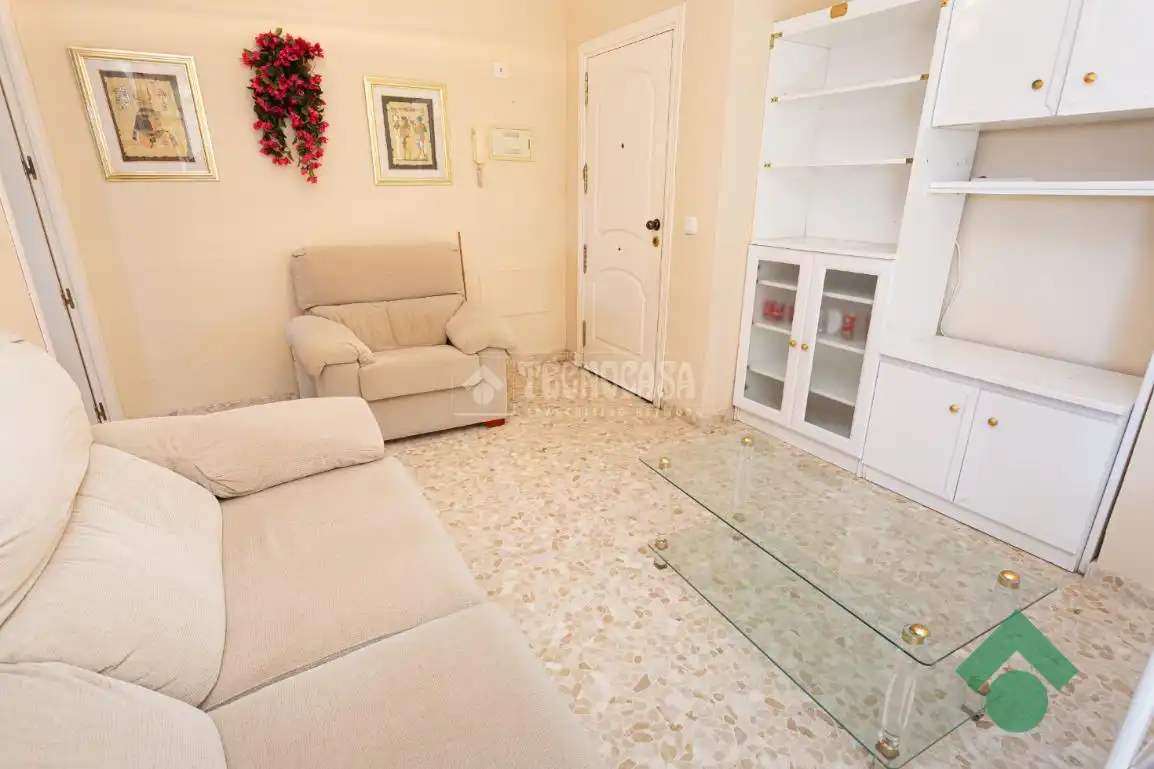 Sala de estar de Piso en venta en Algeciras con Amueblado y Piscina comunitaria