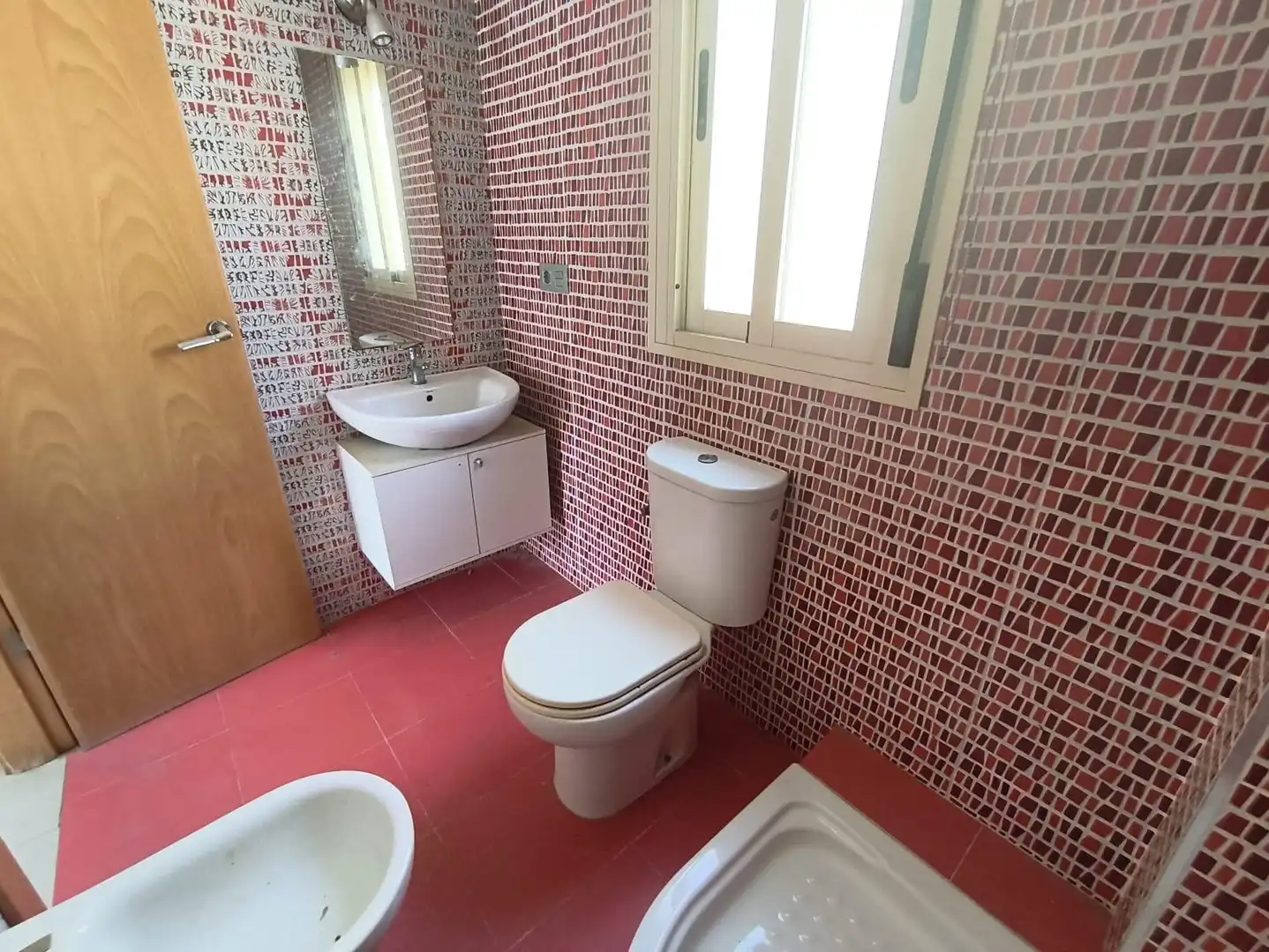 Badezimmer von Dachboden zum Verkauf in Pulianas mit Terrasse und Balkon