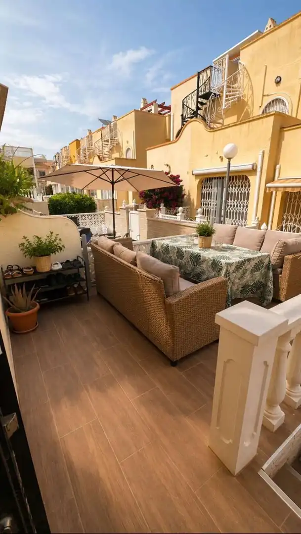 Terrassa de Casa adosada en venda en Orihuela amb Aire condicionat, Terrassa i Piscina