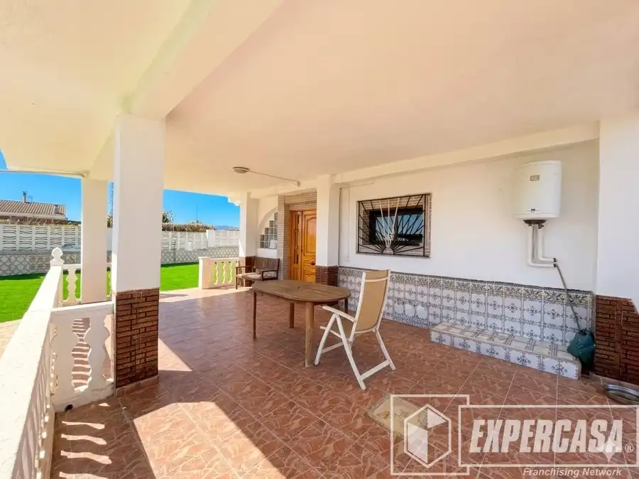 Vista exterior de Casa o chalet en venta en Llíria con Terraza