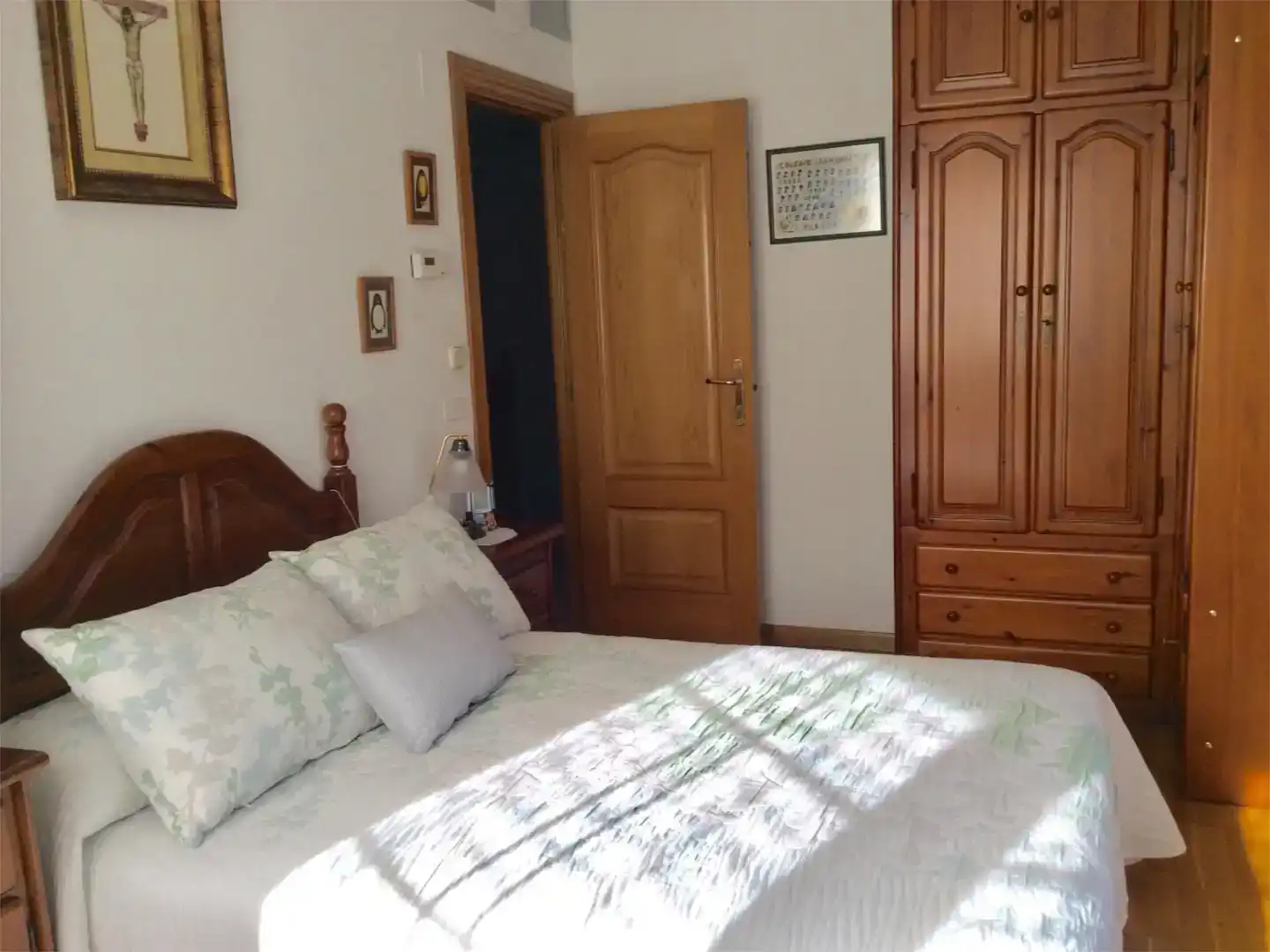 Dormitori de Casa adosada en venda en Huesca amb Jardí privat, Parquet i Moblat