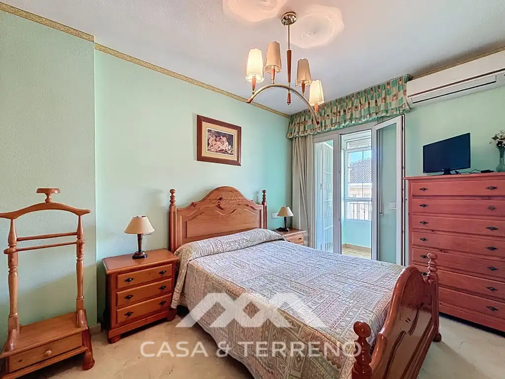 Dormitori de Casa adosada en venda en Vélez-Málaga amb Aire condicionat, Piscina i Microones