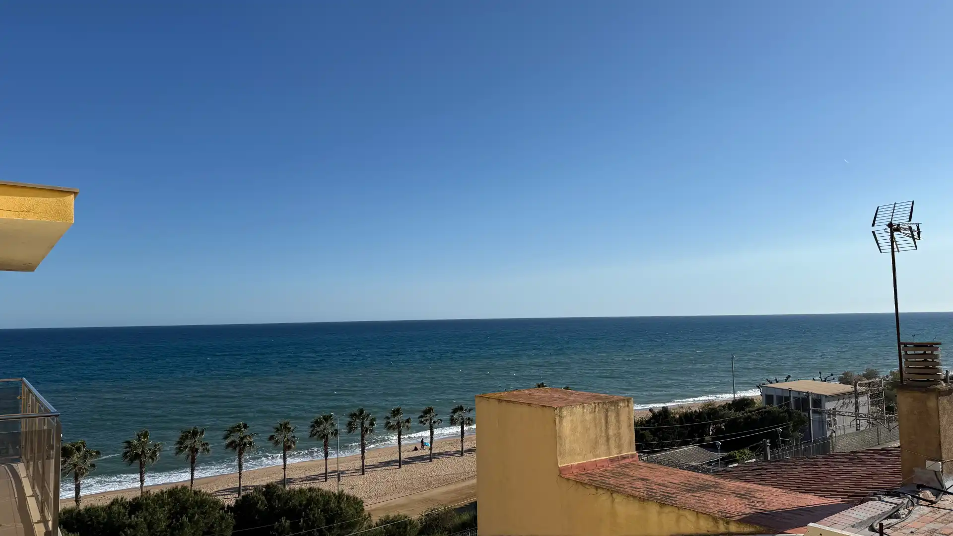 Vista exterior de Àtic en venda en Pineda de Mar amb Calefacció, Parquet i Balcó